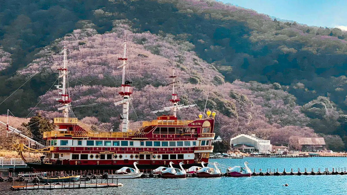 Private guide and travellers at the Hakone Sightseeing Cruise pier on a Lake Ashi cruise private tour, Hakone, Japan